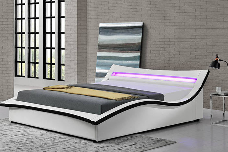 1877 โครงเตียงหุ้มหนัง PU หรูหรา LED